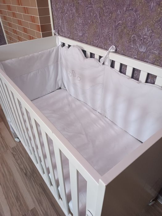 Детская кроватка,  манеж