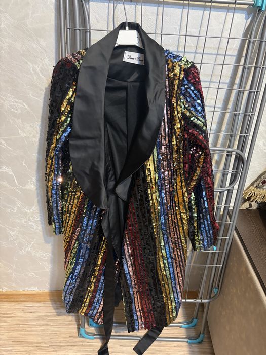 Продам платье с паетками