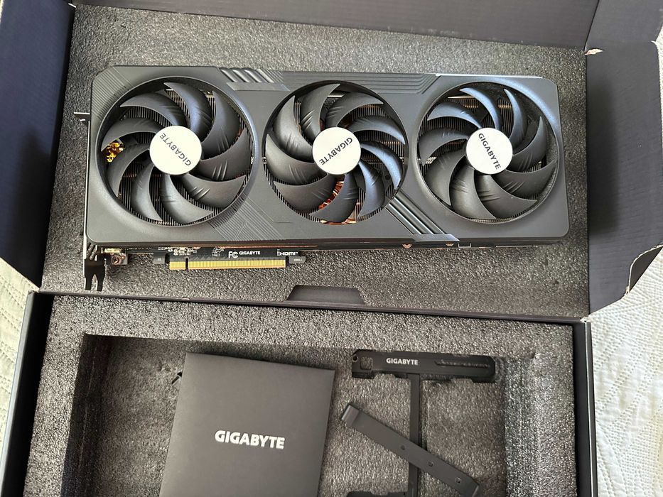 Видеокарта GIGABYTE Radeon RX7900 XTX GAMING OC 24G