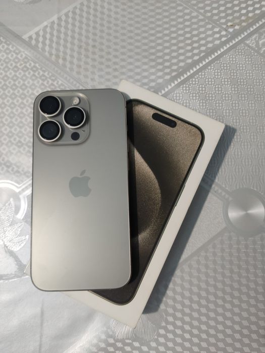 15 pro Natural titanium 256 GB