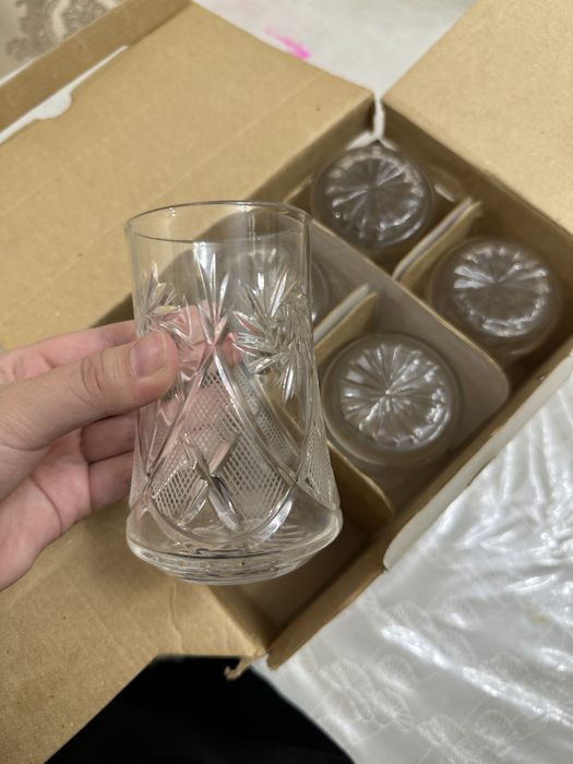 стеклянные бокалы