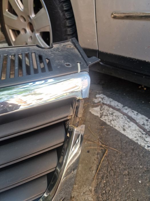 grila cu defect radistor originala passat b6 cu emblema, gauri de senz