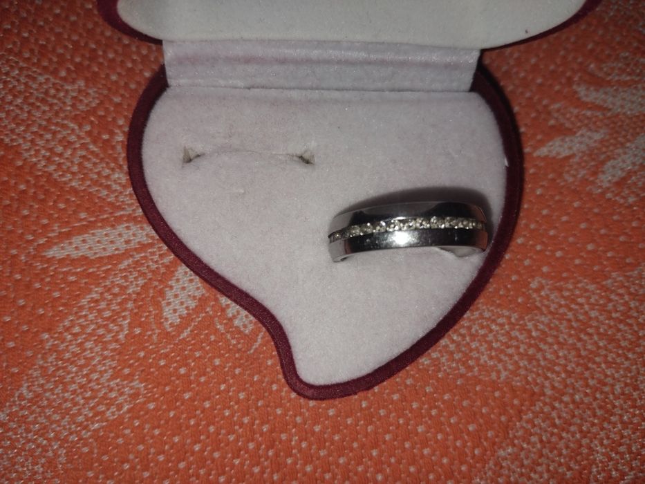 Продам кольцо серебро
