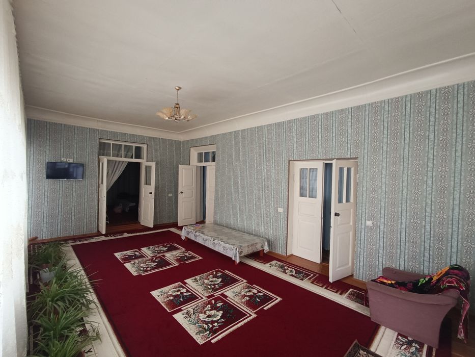 Ховли сотилади..