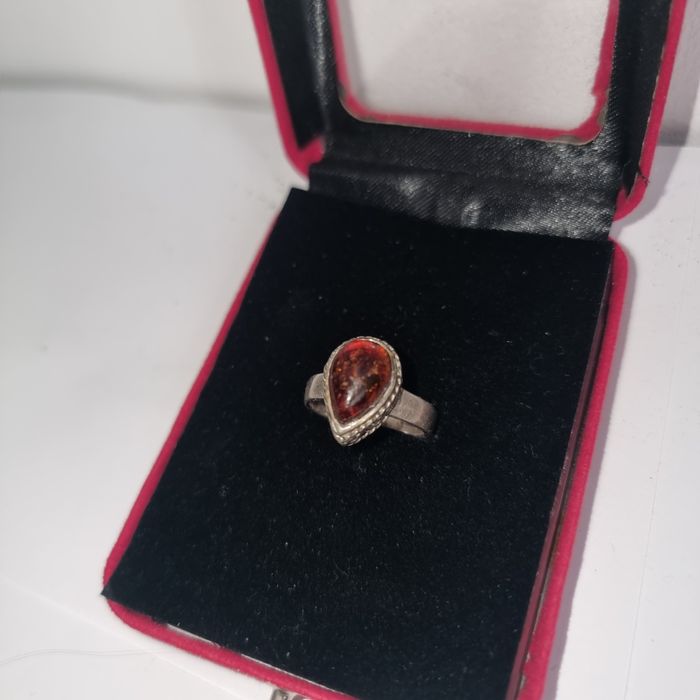 Inel argint 925 cu chihlimbar natural inima