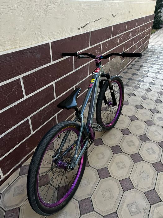 EREK M8  dirt street