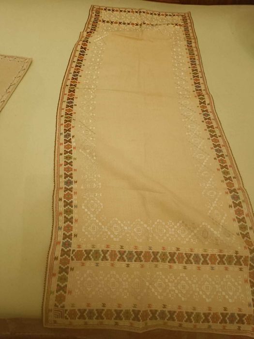 Vand macrameuri si fete de masa de colectie