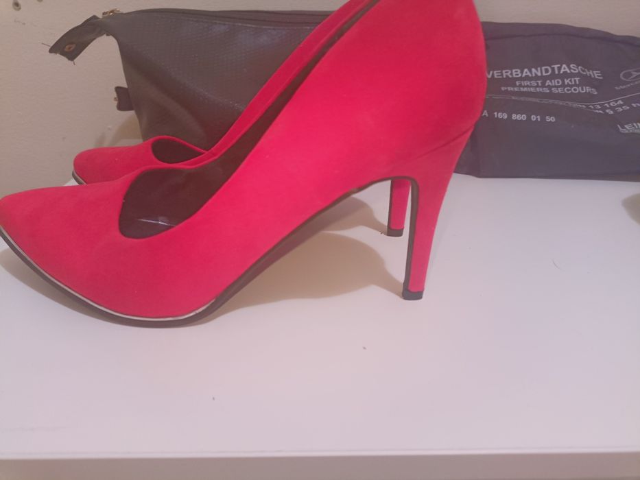 Pantofi cu toc ocazie rosii 40- 41 noi