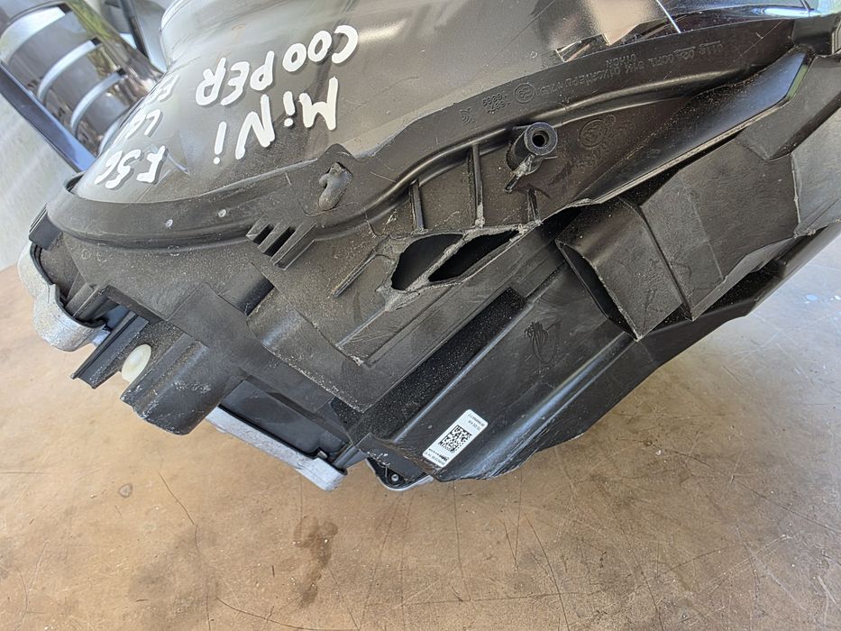 Mini Cooper F55 F56 LCI 2022 ляв фар