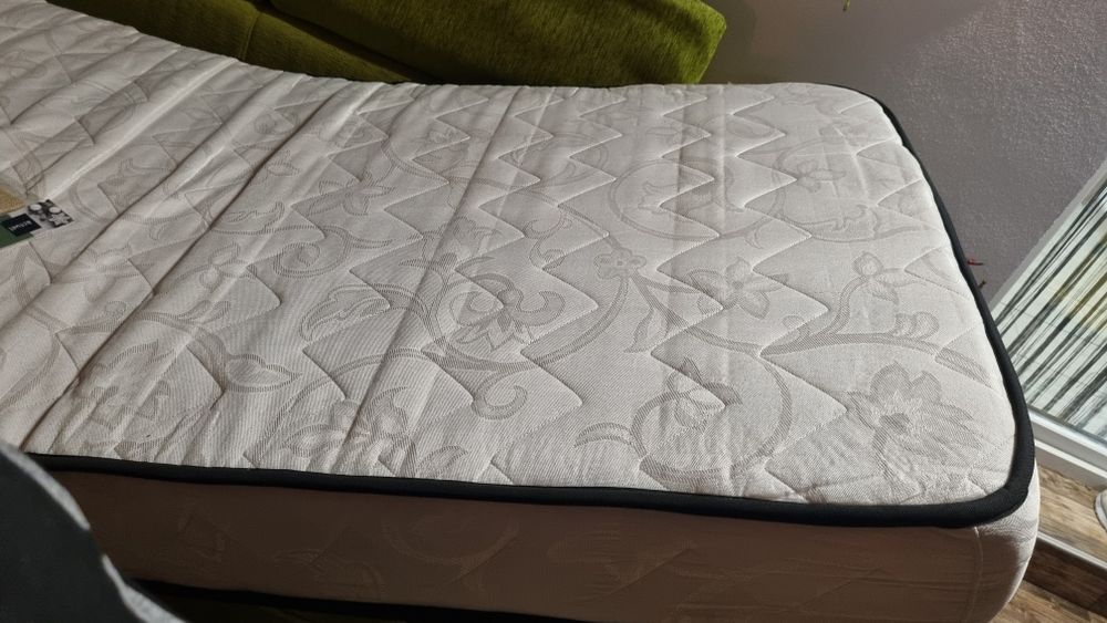 De vânzare pat model printesa 90×200 cu saltea noua