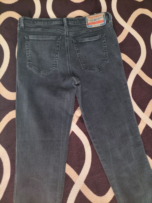 Blugi Diesel negrii pentru bărbați