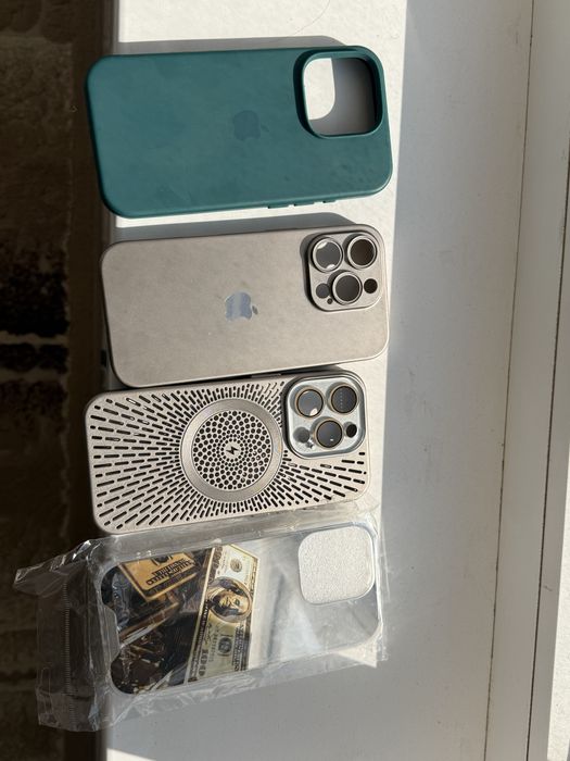 Продам чехлы Айфон 16 про