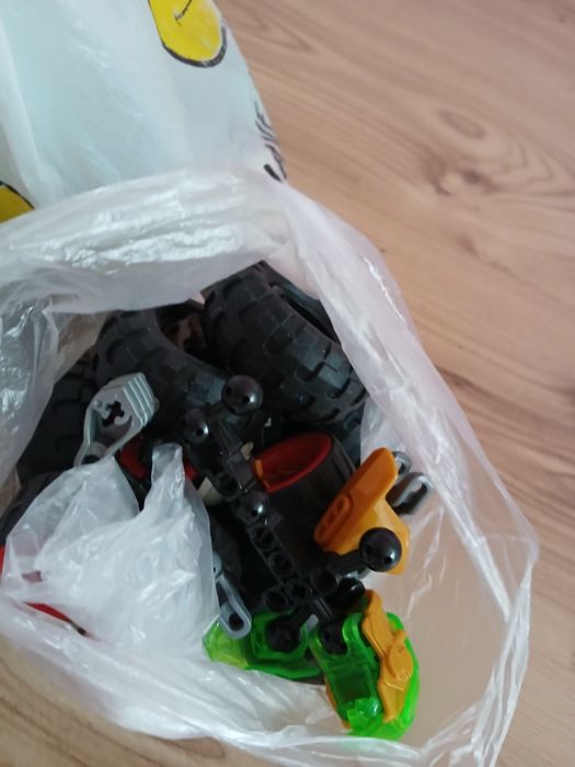 Лот от различни играчки