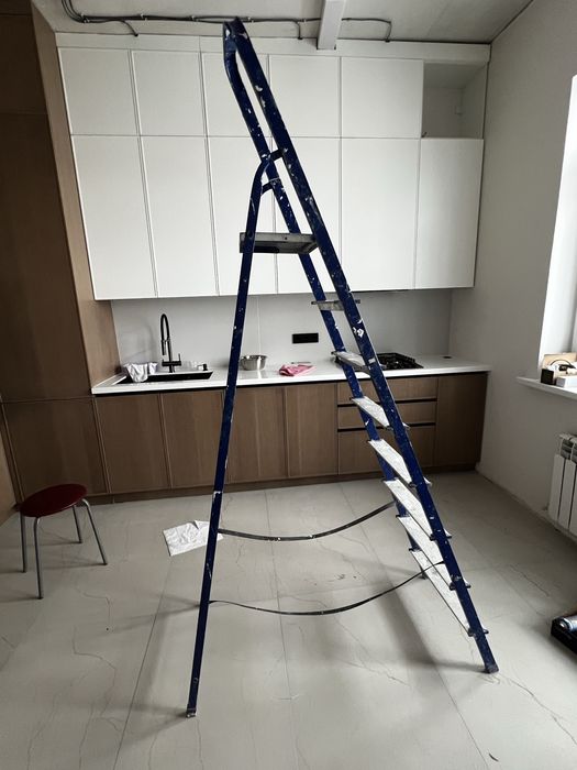 Стремянка высокая