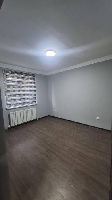 Ippodromdan 15 daqiqalik yoʻldagi 2 XONALI DOM SOTILADI SROCHNAA