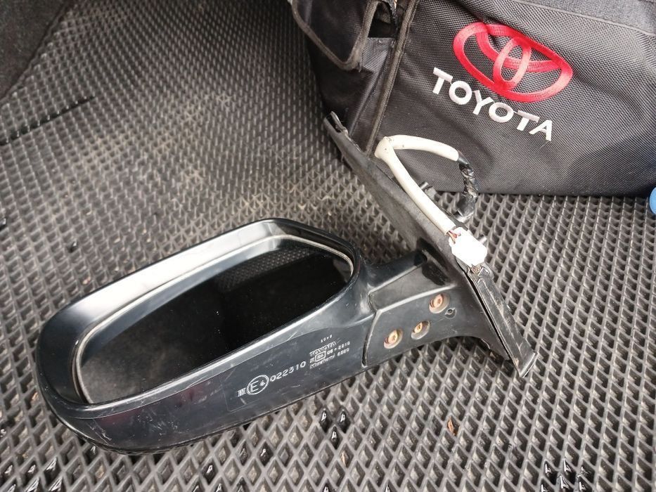 Боковое левое зеркало на короллу 150