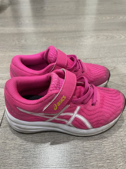 Кроссовки на девочку