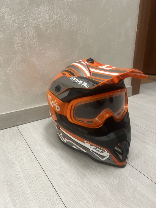 Продавам чисто нова каска wulf