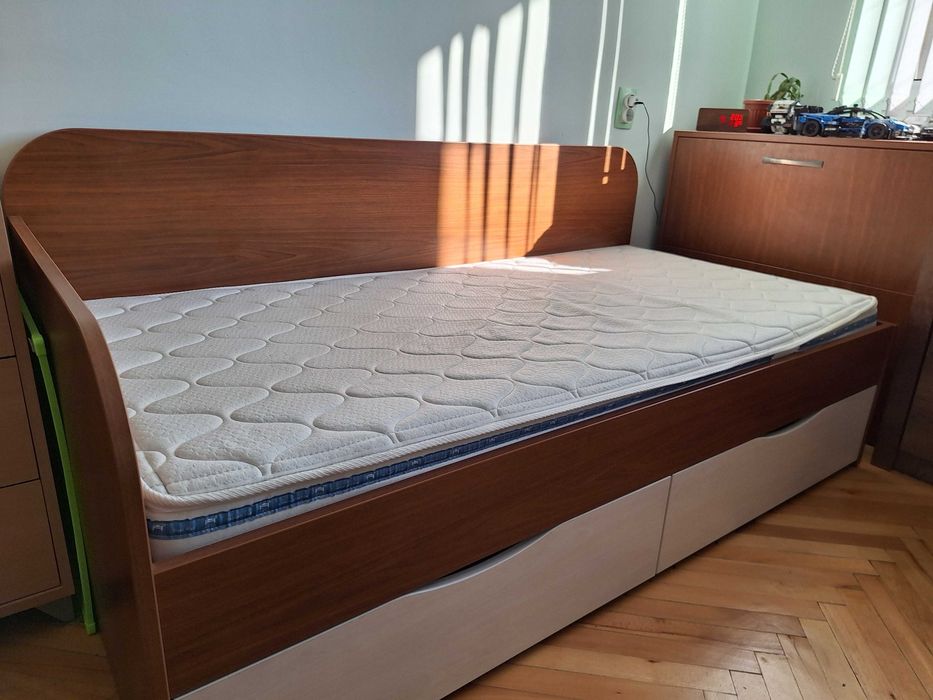Дестско легло с матрак и ракла