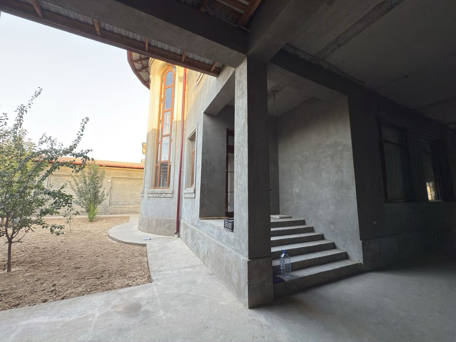 Yunus-obod tumani Xasanboyda 3 etajli uy sotiladi