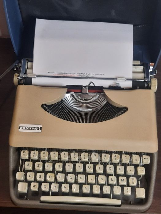 Mașină de scris Antares impecabilă