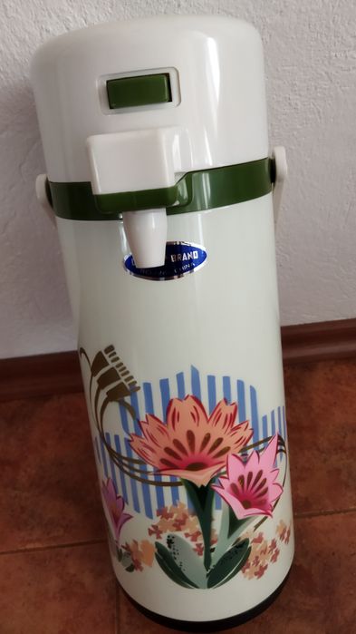 Термос с   помпа