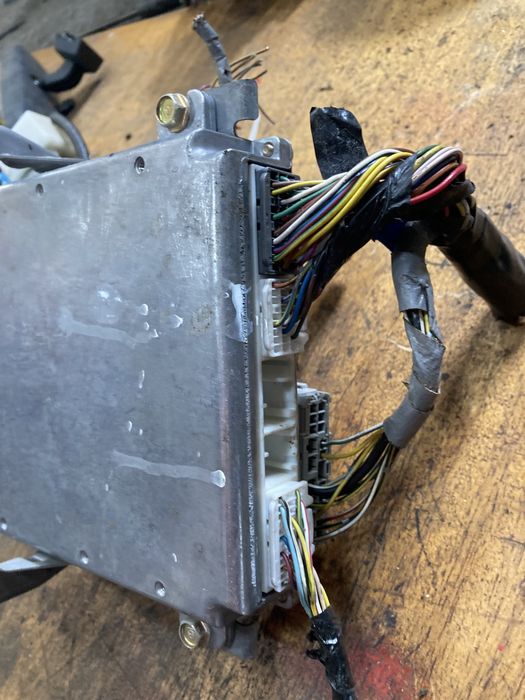 Honda civic 1.4i 2004година Компютър модул волан и ключ