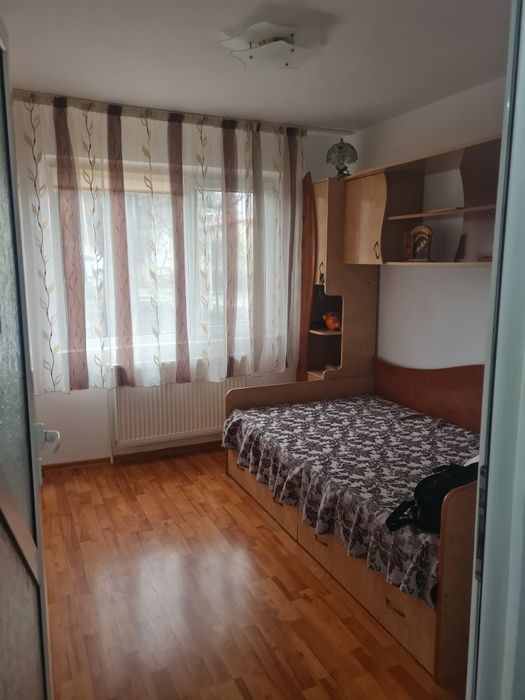 Inchiriez apartament