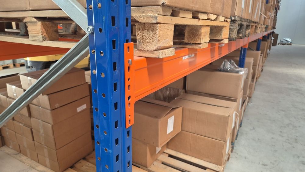 Rafturi metalice SH impecabile