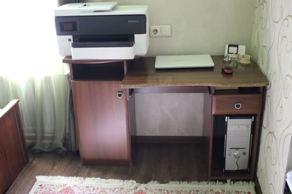 Стол компьютерный