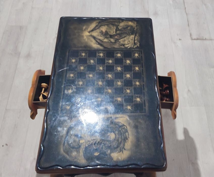 Продам шахматный стол