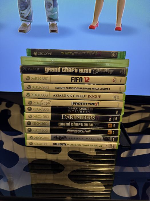 Xbox 360 Slim + 2 controllere + 13 jocuri