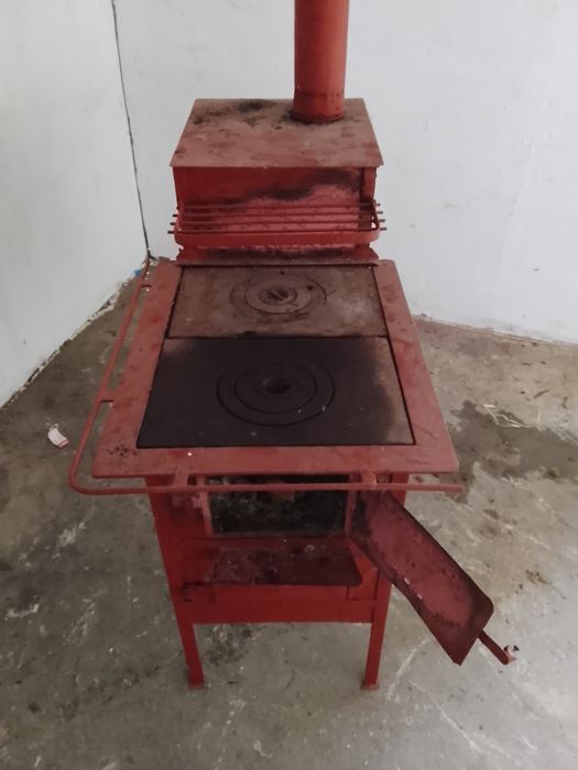 Vând sobă tip cizma din tabla in stare foarte buna