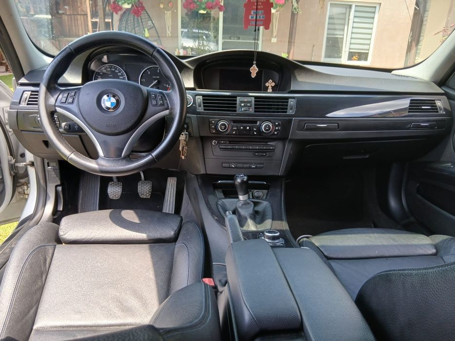Vand BMW E90 320D 184hp Trapa/Hi-Fi/Bi-Xenon 2011