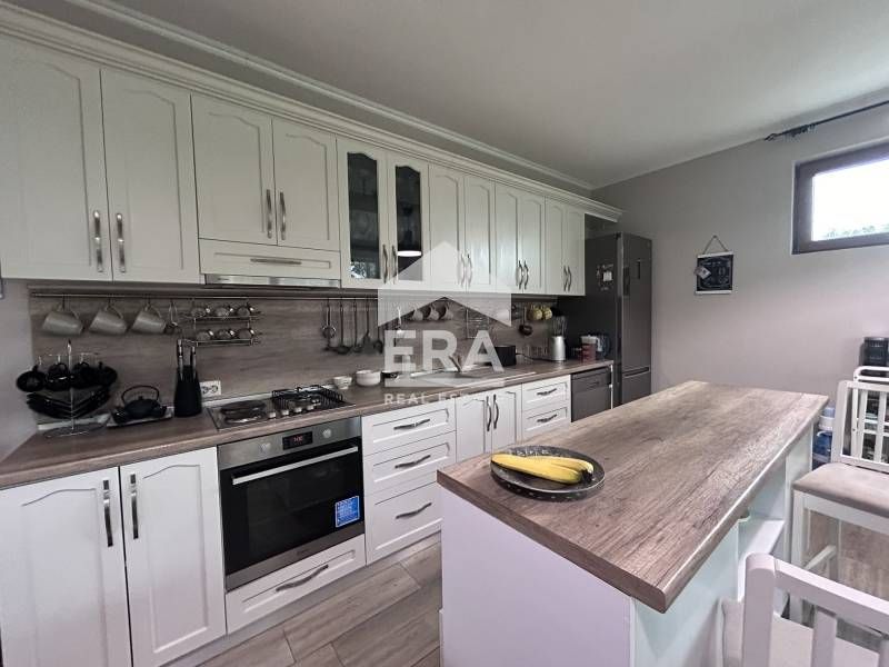 Eксклузивна двуетажна къща с частична морска панорама над Аладжа манас