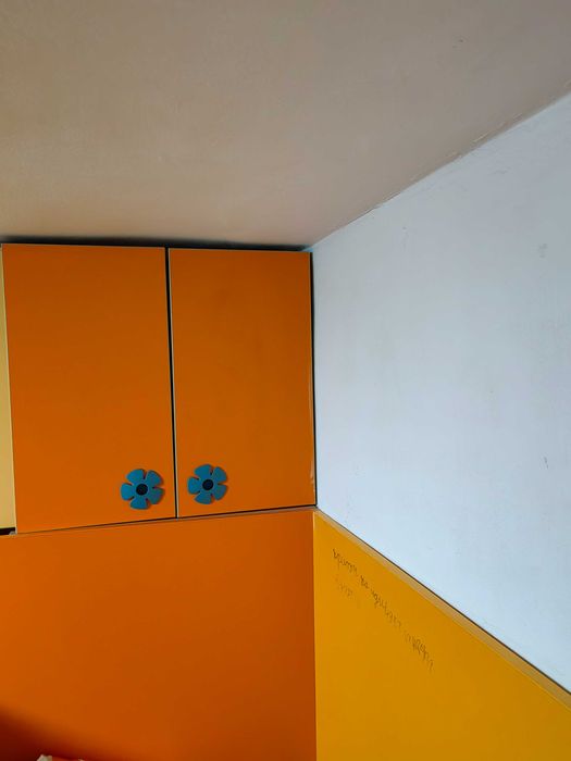 Двуетажно легло и гардероб