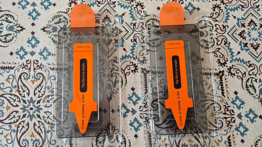 Продавам протектори 2бр за Samsung s24