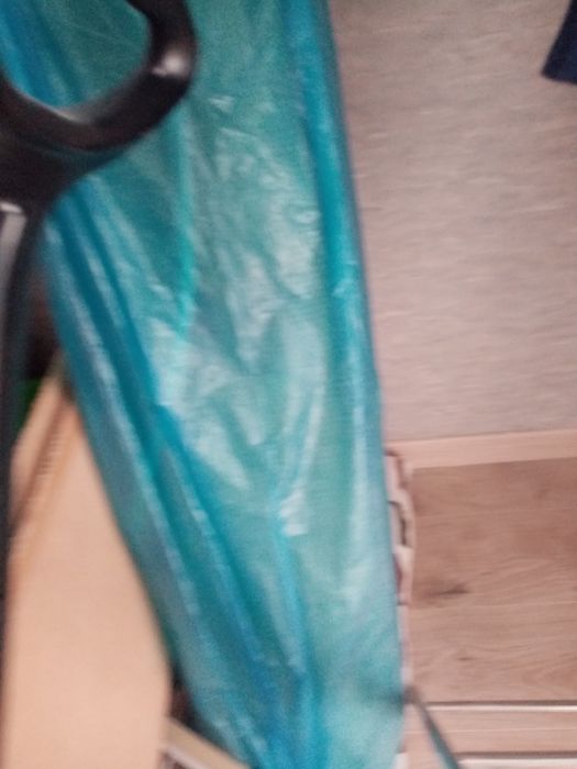 Продаётся ковры 2 вида прямоугольный и овалний бежевокоричнего цвета.