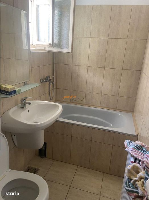 Apartament 4 camere , zona cartier Sud , et 1 , 60 mp , liber