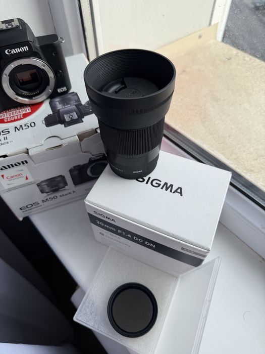Canon m50 mark ii + sigma 30 mm 1.4