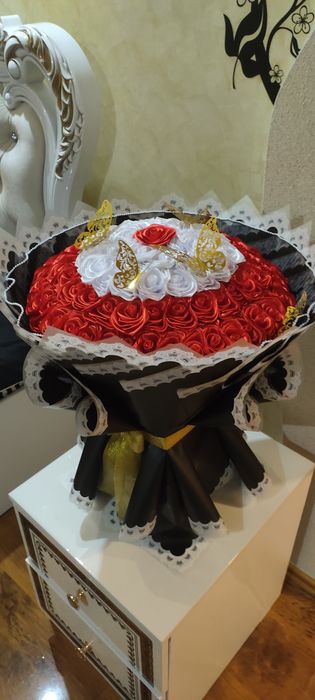 Букет 101 Роза из атласной ленты