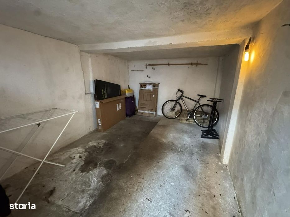Apartament in asociatie + garaj si beci , etaj 1 , zona Piata Mica