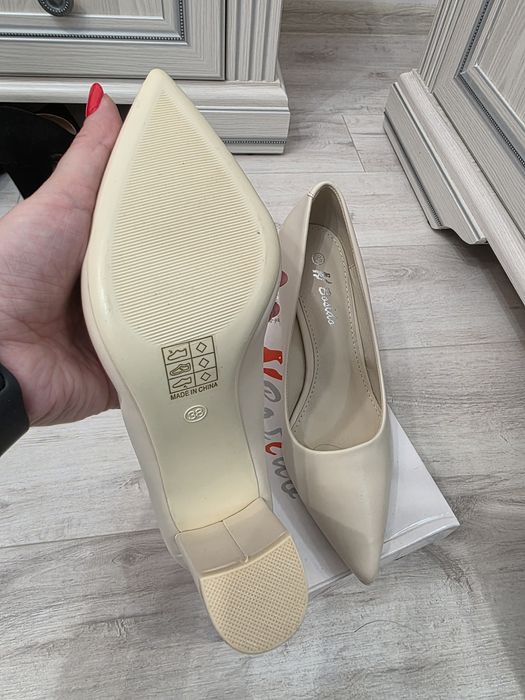 Pantofi bej 38 cu toc gros