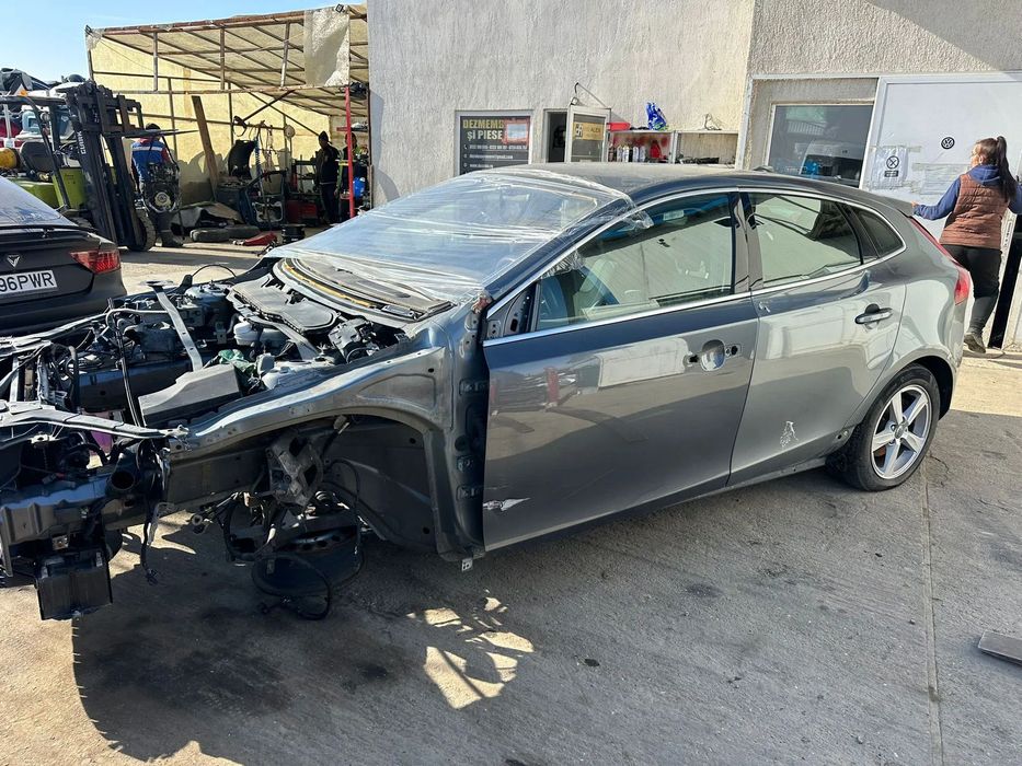 Dezmembrari Volvo V40 2014 / 2.0Diesel