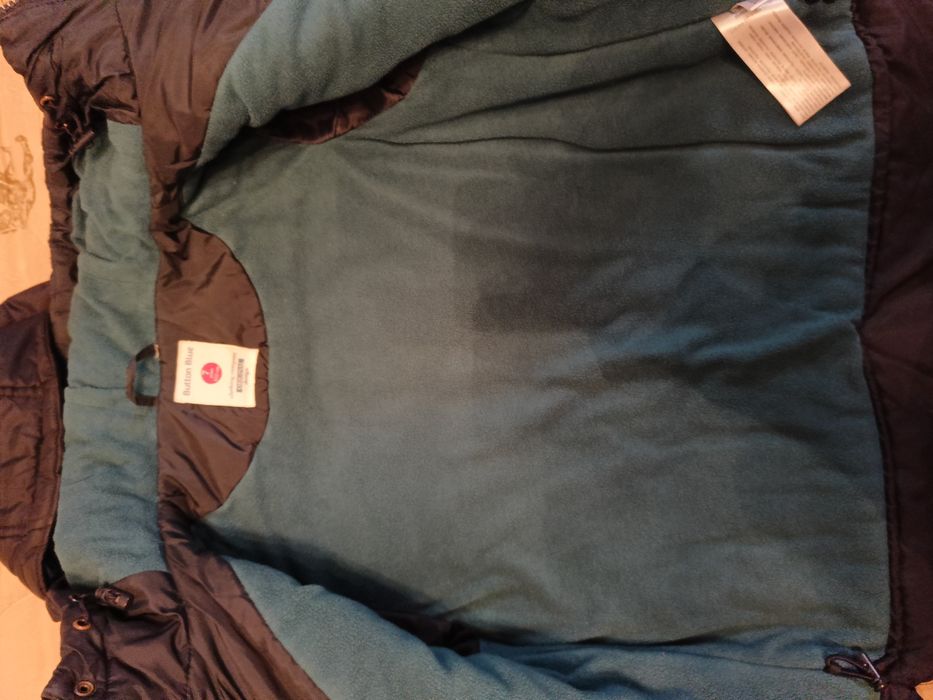 Продам куртку детскую, вторая в подарок