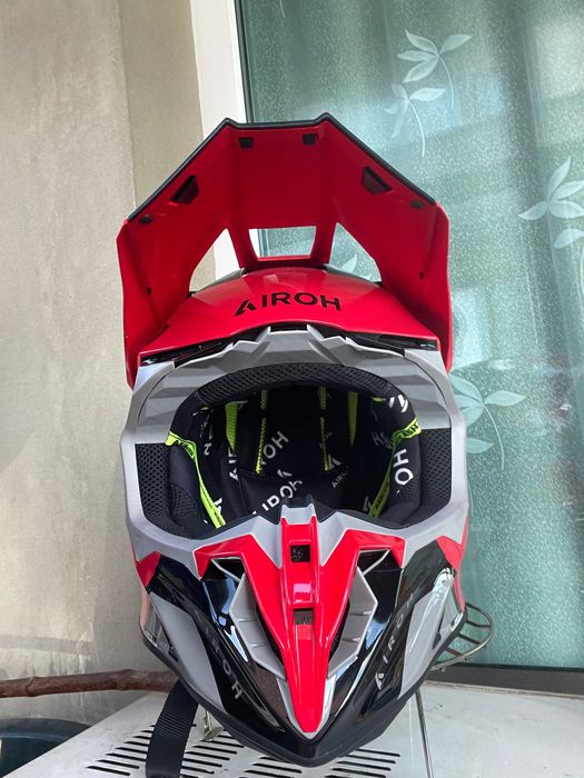 Каска Airoh Twist 3Red Gloss