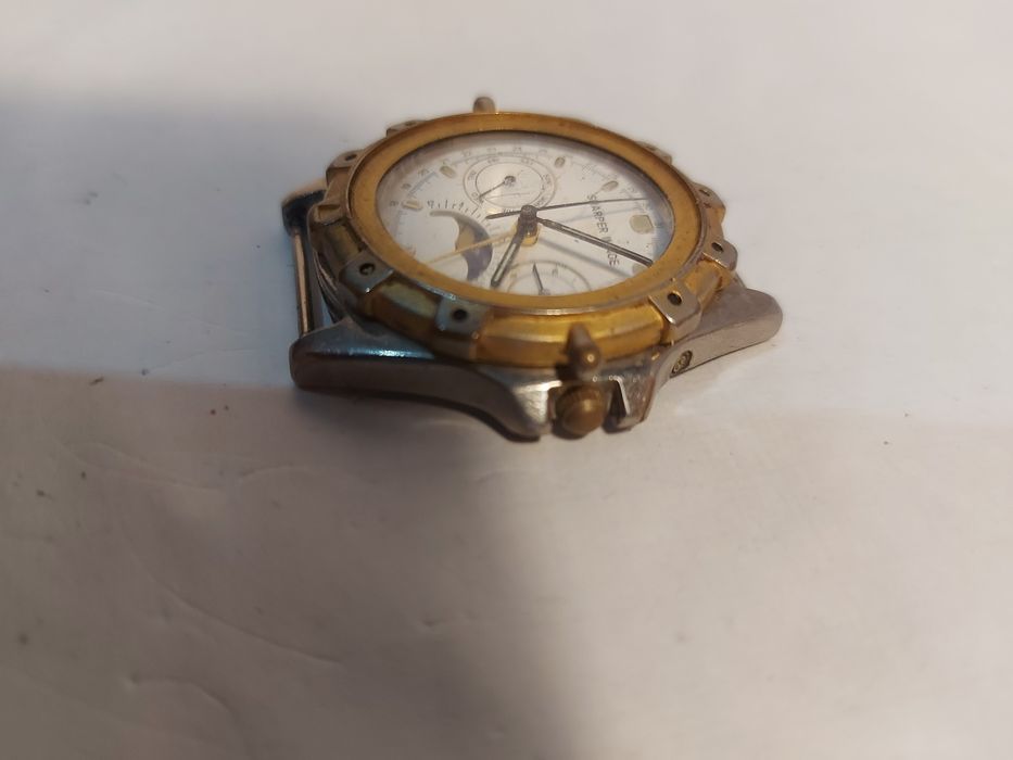 Часы мужские кварцевые.