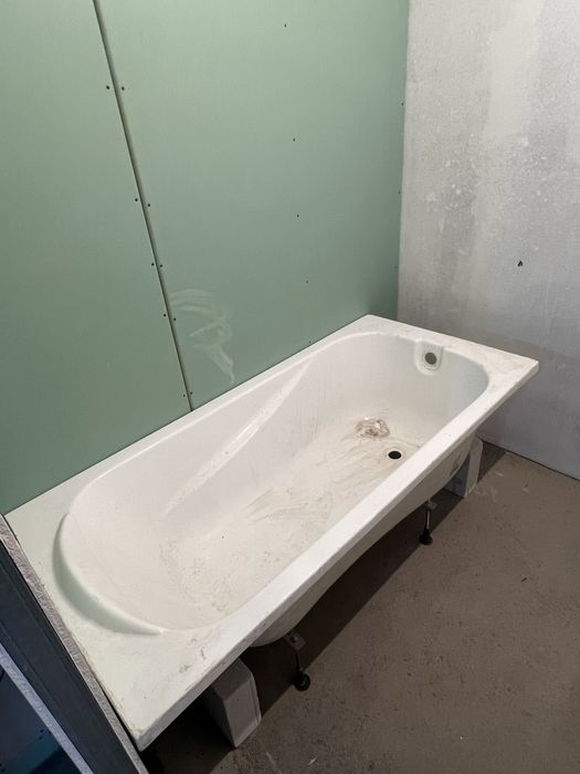 Ванная акриловая с ножками