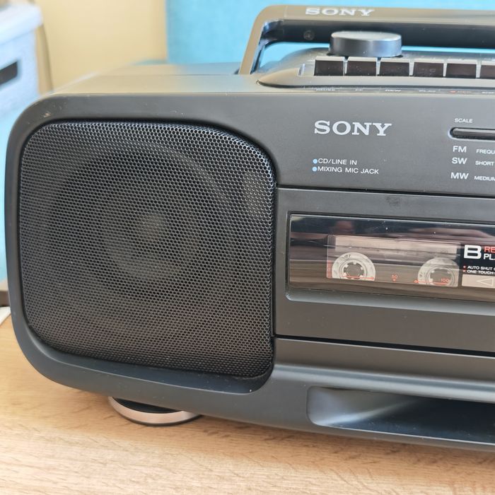 Двукасетъчен радиокасетофон Sony CFS-DW34S
