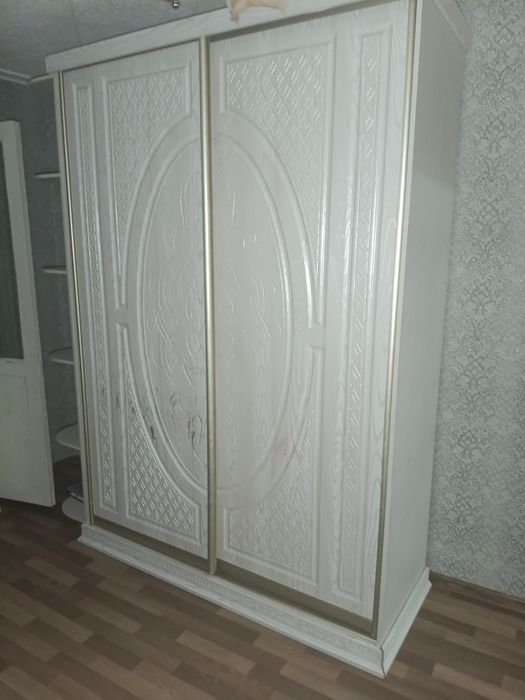 Диван, шкаф , отдам безплатно